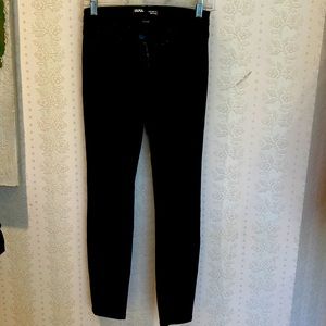 BDG mid rise Cigarette  27 W  30L  black